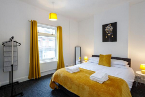Staywhenever HS- 4 Bedroom House, King Size Beds, Sleeps 9
